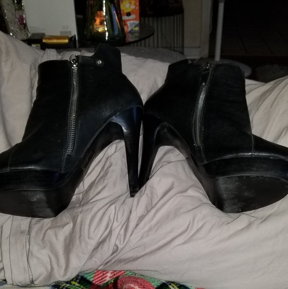 Shoes - Picture 3 of 6